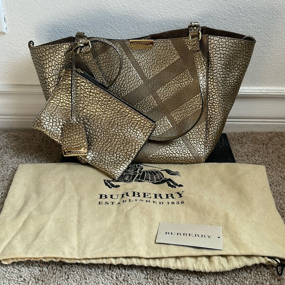 Beautiful Burberry SG Grain Metallic Small Canterbury Tote in Gold.